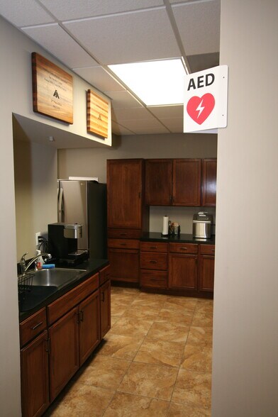 More Photos Of 16116 College Oak Dr, San Antonio Research And Development For Lease