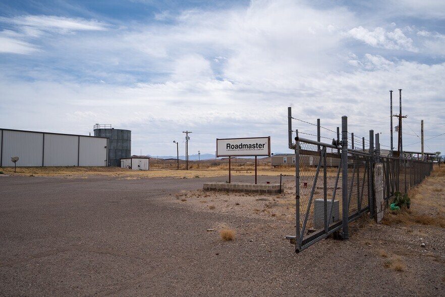 More Photos Of East of Balmorhea, TX, Exit 209, I-10 and Hwy 17, Balmorhea Distribution For Sale