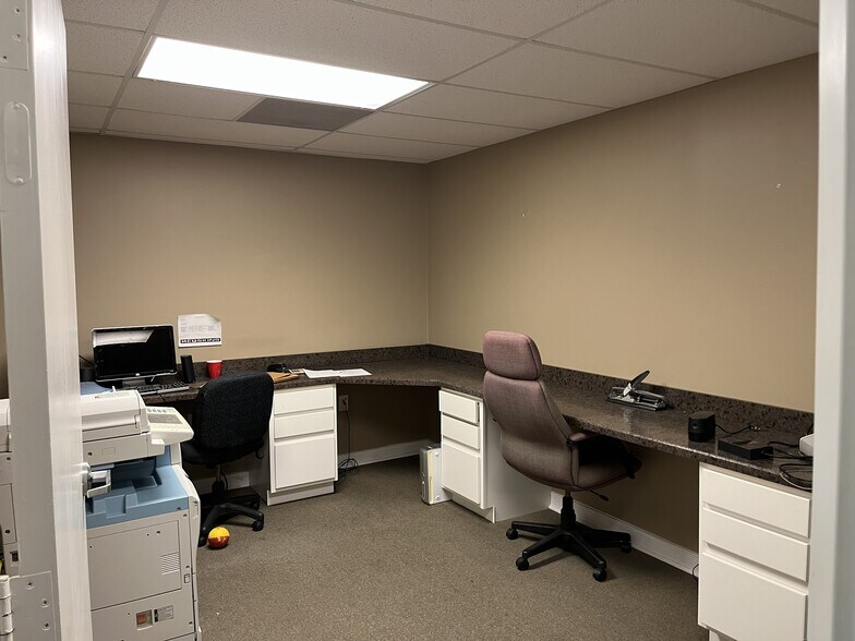 More Photos Of 10712 Ballantraye Dr, Fredericksburg Office Residential For Lease