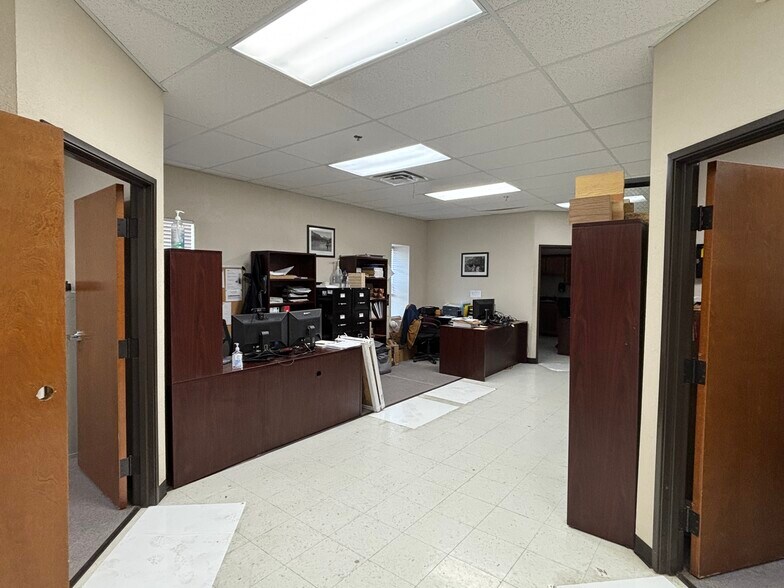 More Photos Of 2690 Old Alton Rd, Denton Warehouse For Lease