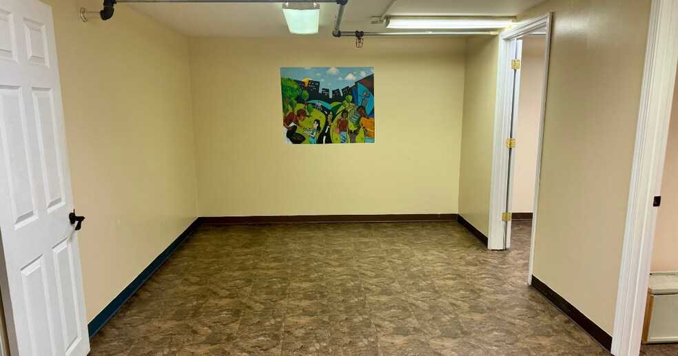 More Photos Of 4180 W Broadway Ave, Robbinsdale Storefront Retail Office For Lease