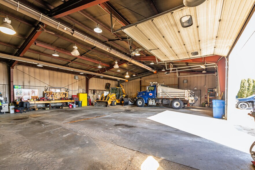 More Photos Of N5105 Leonard N, West Salem Flex For Sale