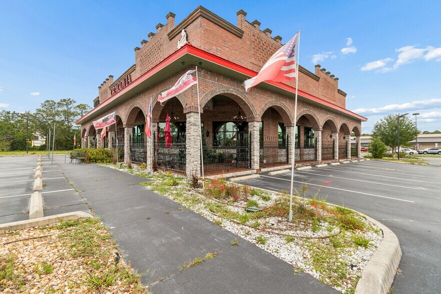 More Photos Of 3007 Commercial Way, Spring Hill Restaurant For Sale
