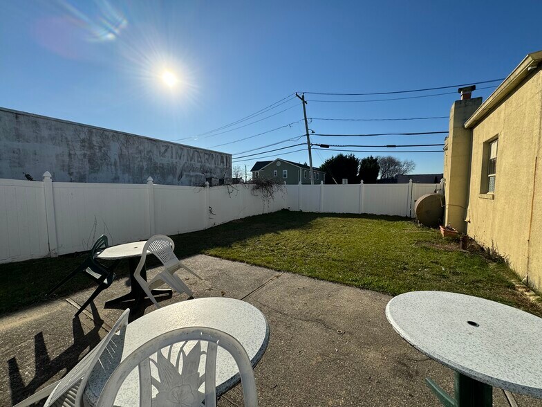 More Photos Of 609 W Montauk Hwy, Lindenhurst Bar For Sale
