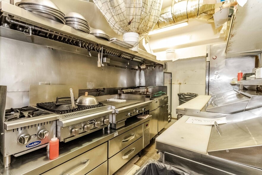 More Photos Of 536 4th St, Bremerton Storefront For Sale