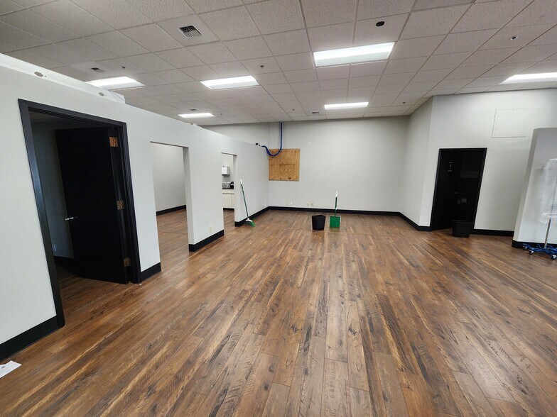 More Photos Of 22012-22030 68th Ave S, Kent Warehouse For Lease