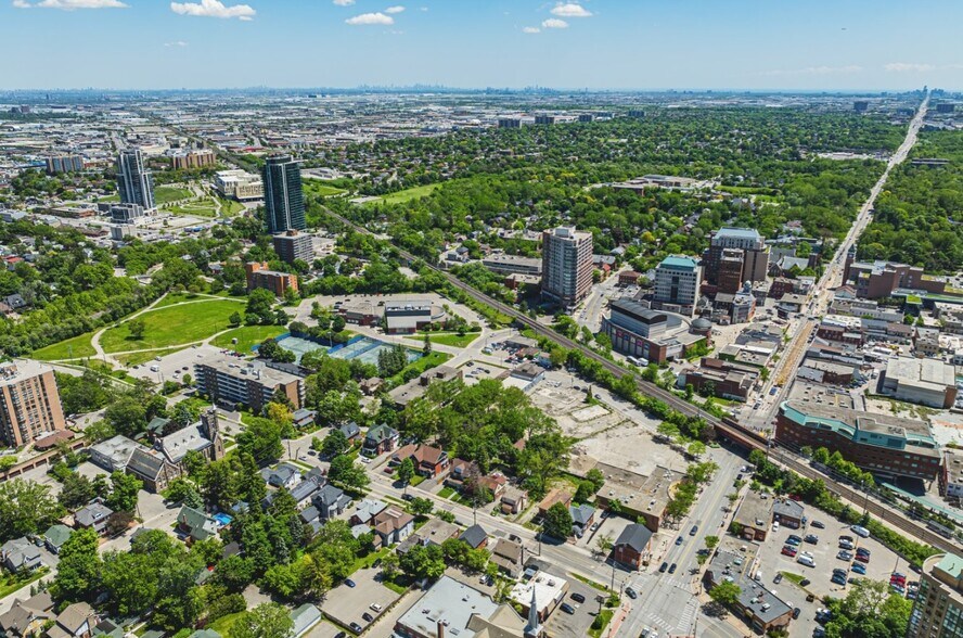 More Photos Of 21 Union St, Brampton Auto Repair For Sale