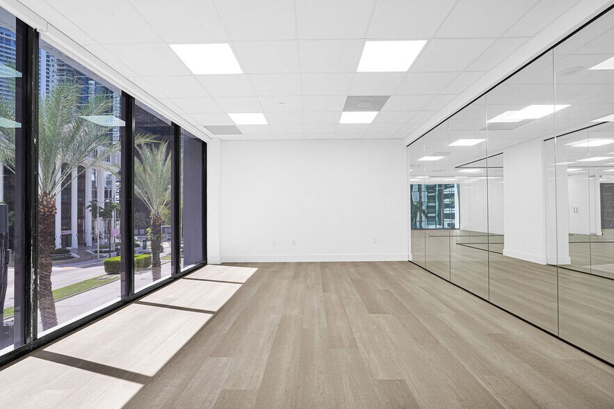 More Photos Of 1110 Brickell Ave, Miami Office For Lease
