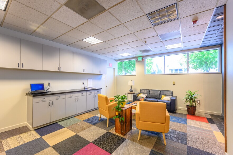 More Photos Of 2014 SE 9th Ave, Portland Warehouse For Sale