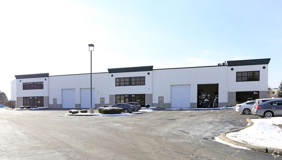 More Photos Of 18521 Spring Creek Dr, Tinley Park Light Distribution For Lease