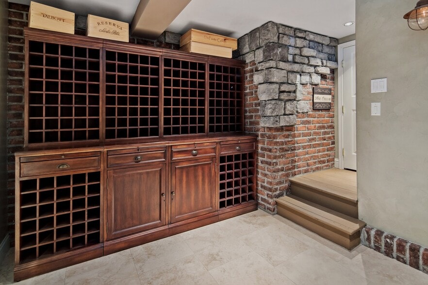 More Photos Of 1500 SE Waverly Dr, Portland Office Residential For Sale