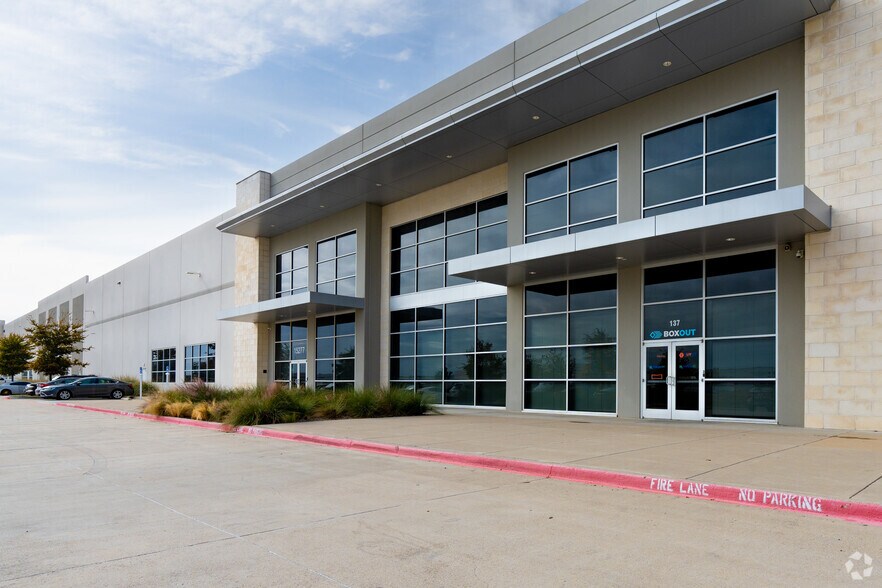 More Photos Of 15277 Heritage Pky, Fort Worth Distribution For Lease