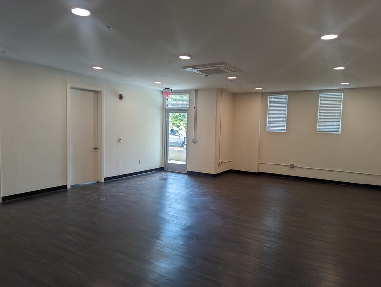 More Photos Of 11114 Darling Rd, Ventura Apartments For Lease