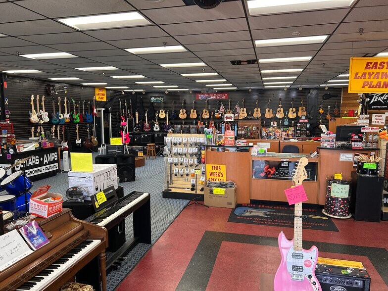 More Photos Of 4661 Chambers Rd, Macon-Bibb Storefront For Sale