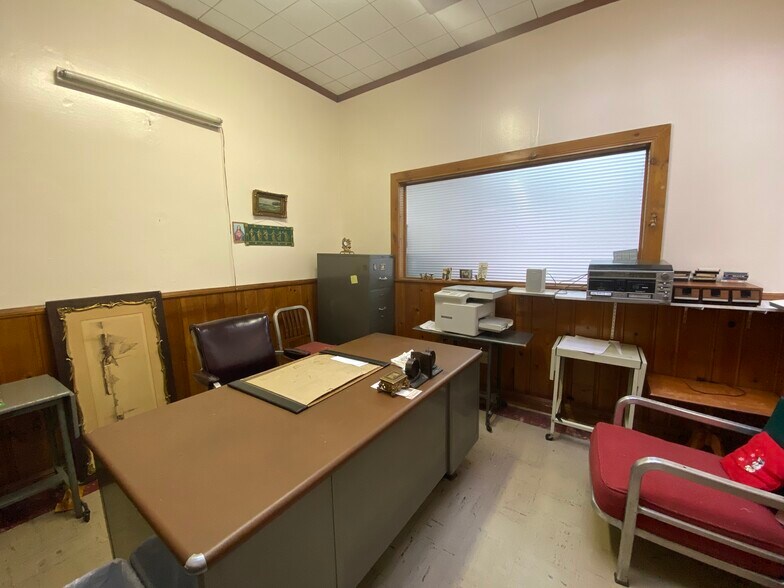 More Photos Of 128 Elm St, Yonkers Storefront For Lease