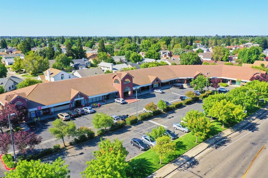 Primary Photo Of 8876 Vintage Park Dr, Sacramento Freestanding For Lease