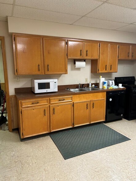 More Photos Of 818 N Raguet St, Lufkin Light Distribution For Sale