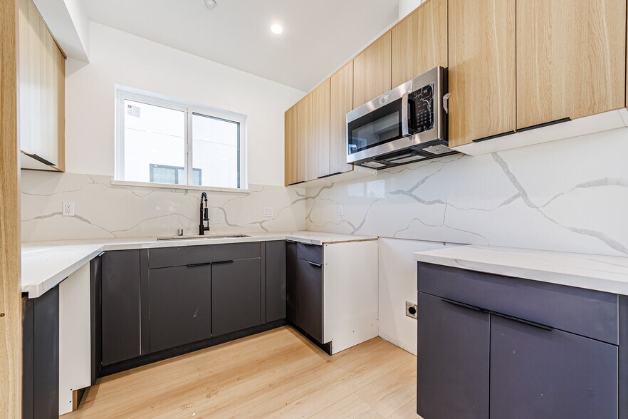 More Photos Of 5209 W 20th St, Los Angeles Multifamily For Sale