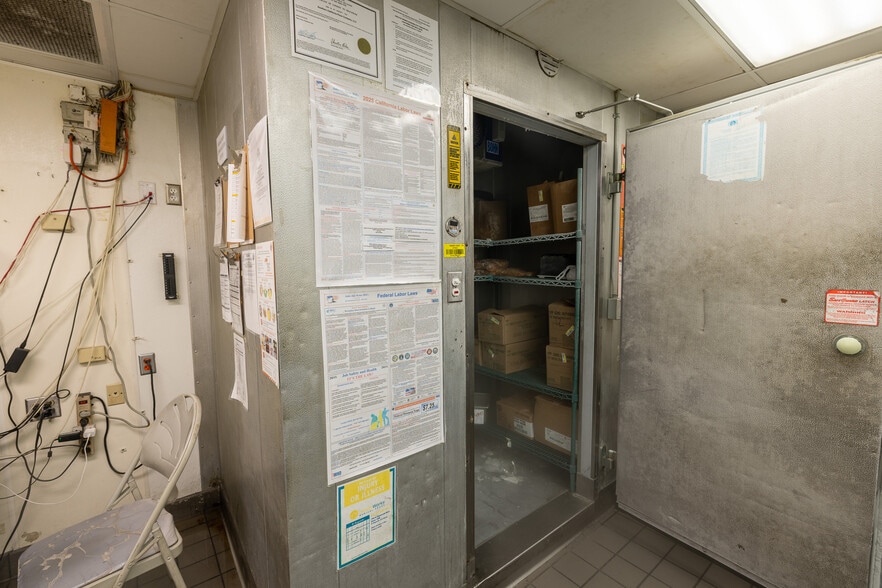 More Photos Of 12203 Hawthorne Blvd, Hawthorne Storefront For Sale