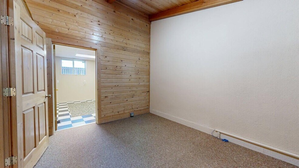 More Photos Of 113 E Main St, Laurel Office For Sale
