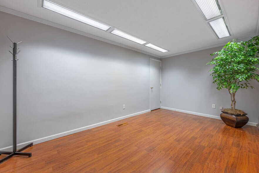 More Photos Of 2105 Central Ave, Middletown Office For Sale