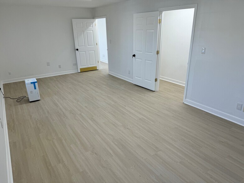 More Photos Of 236 Mustang Trl, Virginia Beach Office For Lease