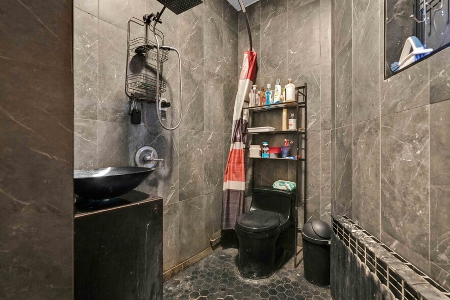 More Photos Of 5224 35th St, Long Island City Light Distribution For Sale