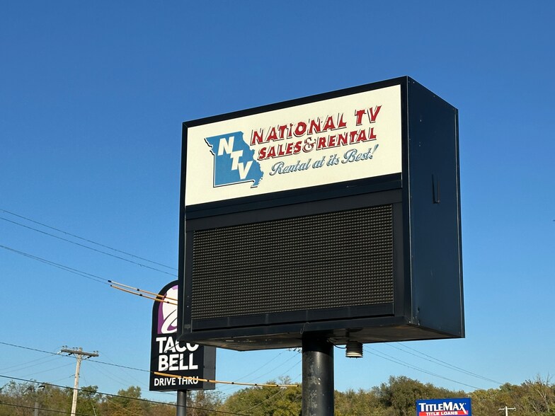 More Photos Of 1406 W Kearney St, Springfield Freestanding For Sale