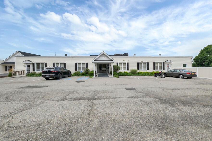 More Photos Of 320 Robinson Ave, Newburgh Medical For Lease