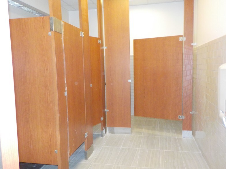 More Photos Of 5700 N Exp 77/83, Brownsville Medical For Lease