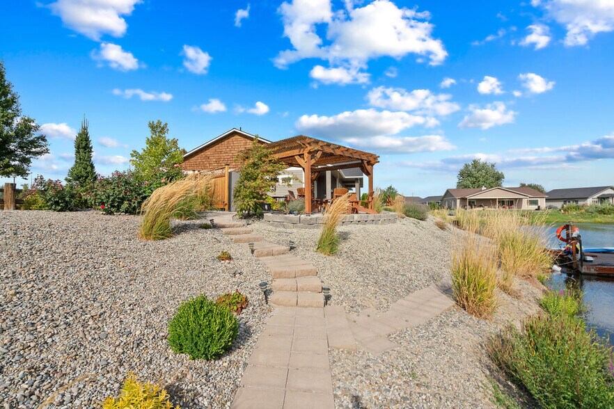 More Photos Of 701 Fountain Blvd, Zillah Hotel For Sale