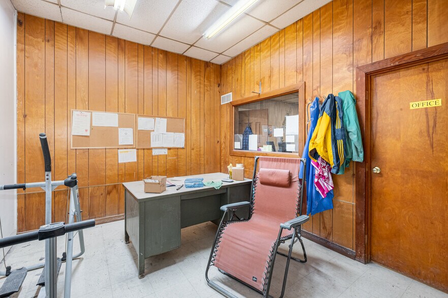 More Photos Of 330 N Front St, Ripley Flex For Sale