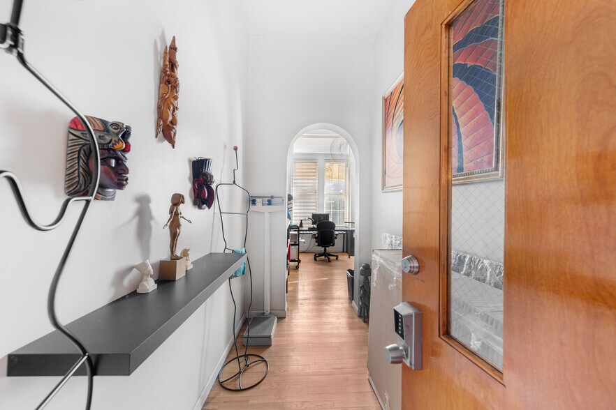 More Photos Of 4407-4411 Park Ave, Union City Loft Creative Space For Sale