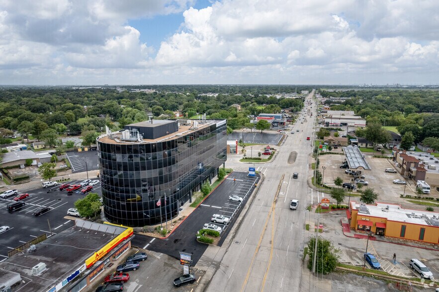 More Photos Of 213 W Southmore Ave, Pasadena Medical For Sale