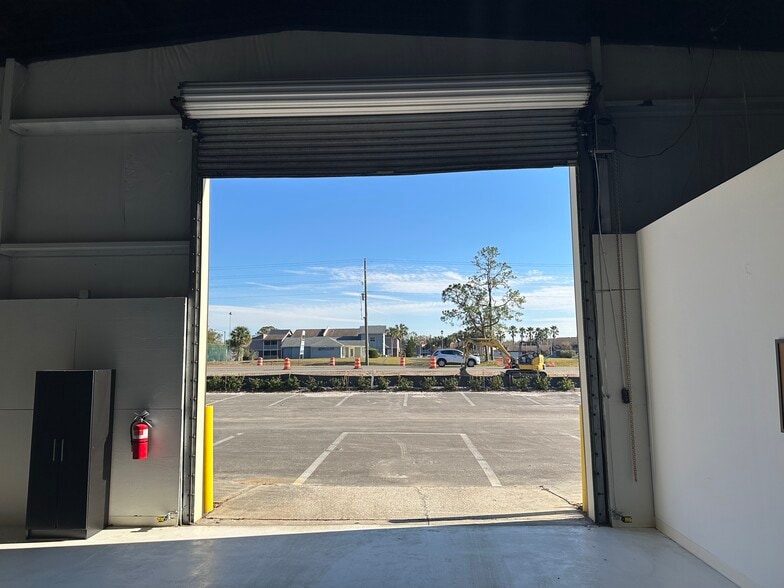 More Photos Of 26611 Wesley Chapel Blvd, Lutz Warehouse For Lease
