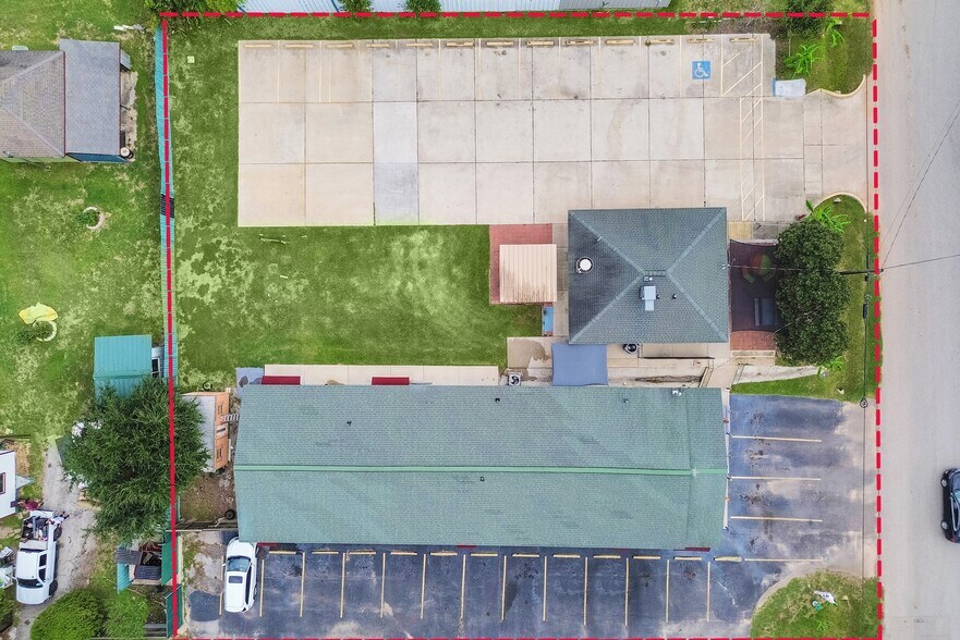 More Photos Of 518 Mill Ave, Conroe General Retail For Sale
