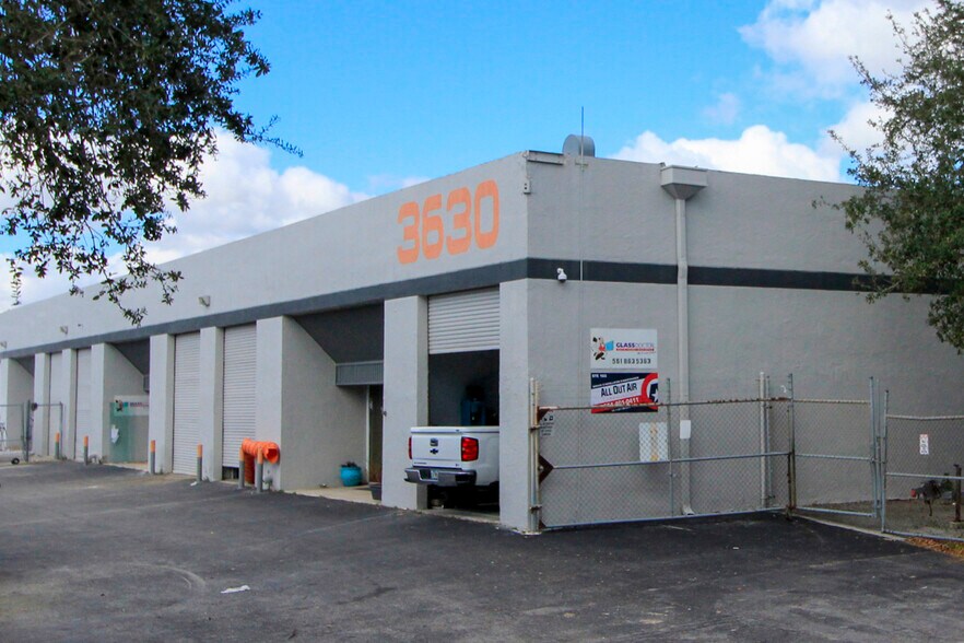 More Photos Of 3630 Consumer St, West Palm Beach Warehouse For Lease