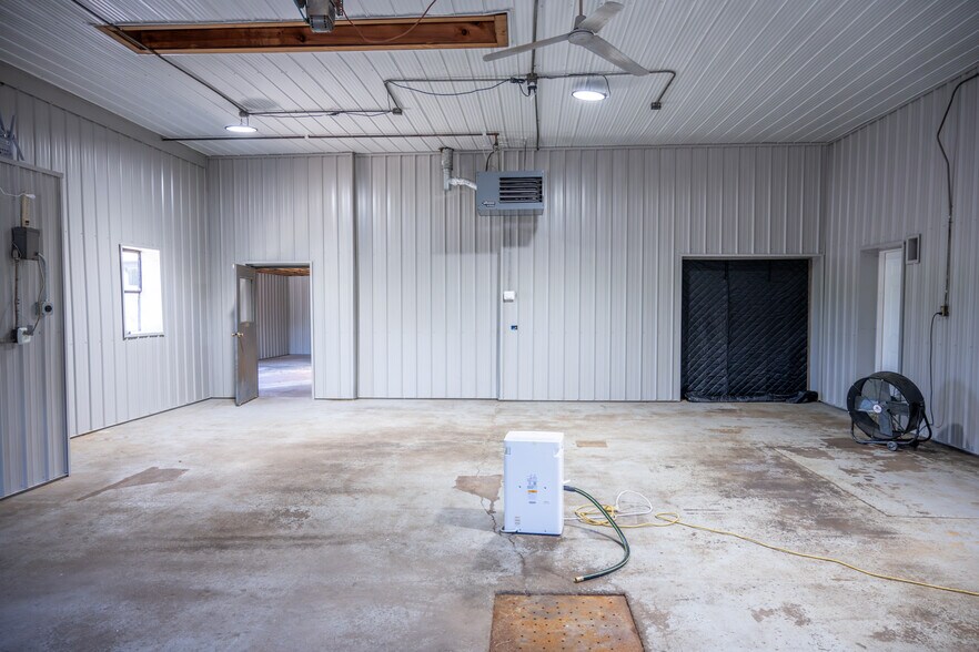 More Photos Of 190 Prospect Ave, Mauston Auto Repair For Sale