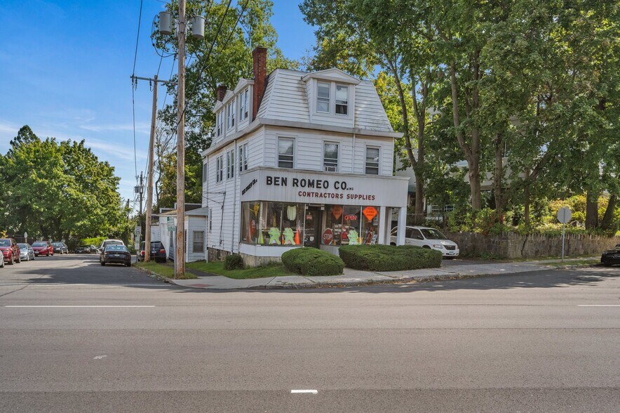 More Photos Of 1 Edgewood Ave, Greenwich Storefront Retail Residential For Lease