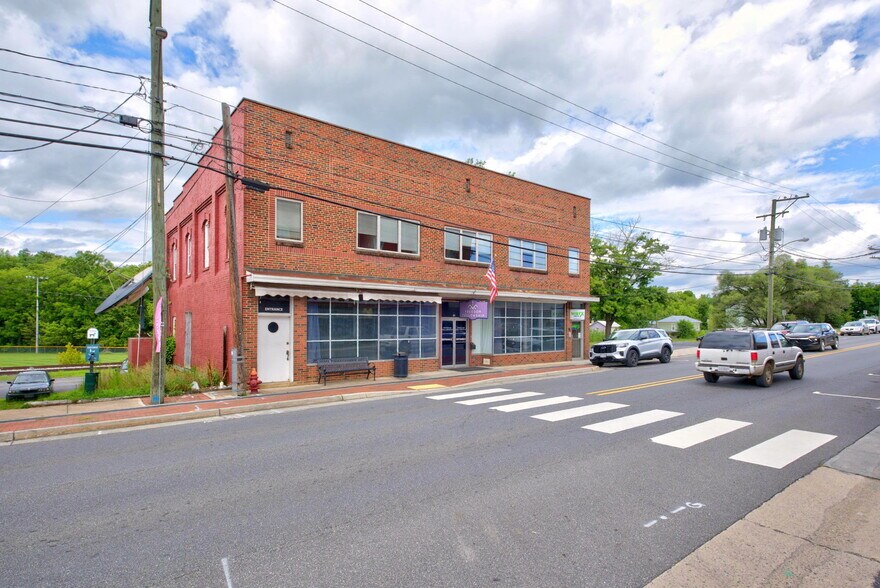 More Photos Of 162-166 N Main St, Broadway Office For Sale