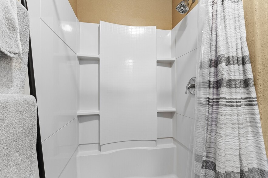 More Photos Of 10897 AR-5, Salesville Hotel For Sale