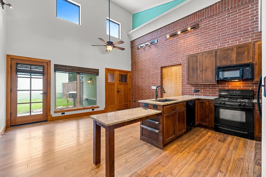 More Photos Of 1515 E Belt Line Rd, Carrollton Office Residential For Sale