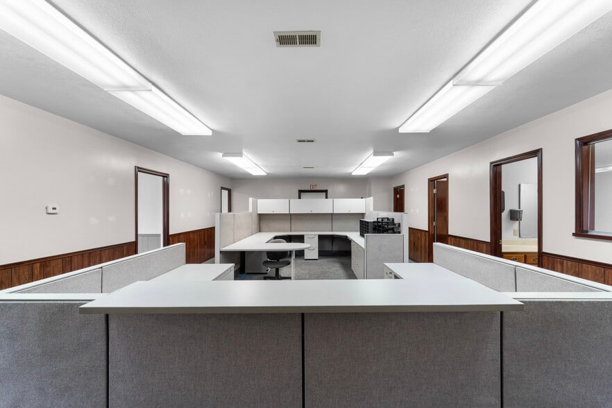 More Photos Of 209 W Main St, Linn Warehouse For Sale