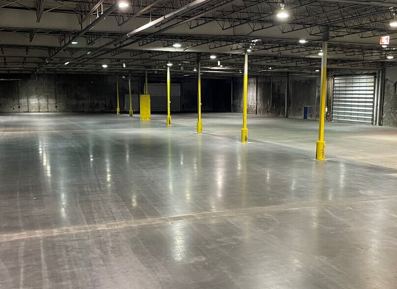More Photos Of 5324 Riverbend Dr, Burnaby Warehouse For Lease