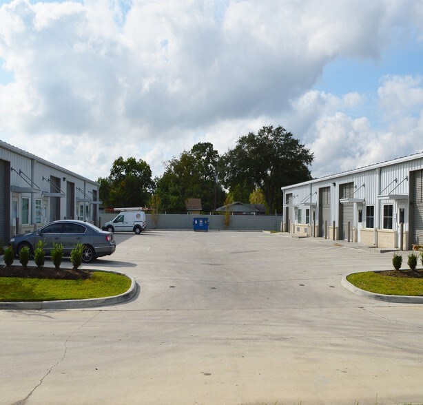 Primary Photo Of 1251 Butler Rd, League City Distribution For Lease