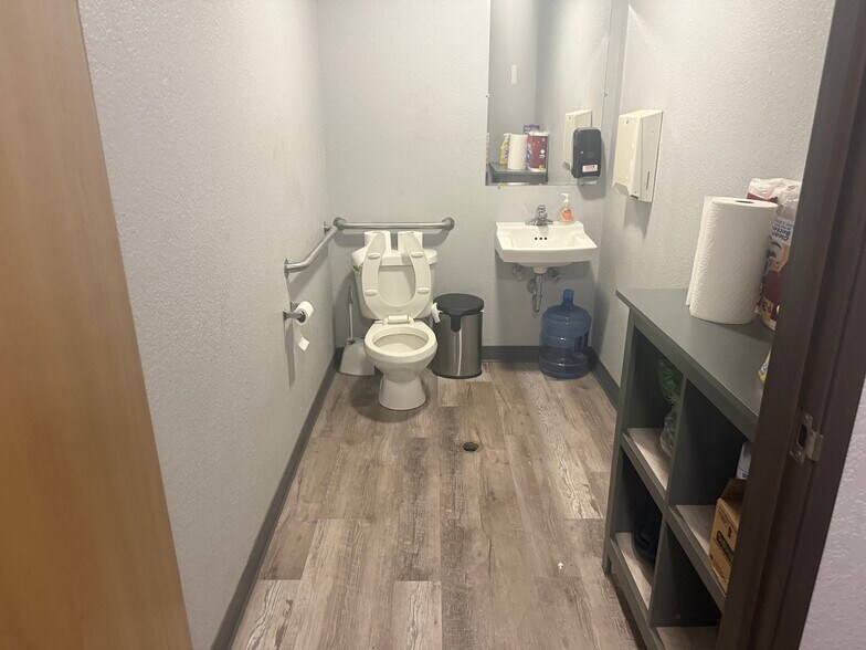 More Photos Of 2329 8th Ave, Greeley Auto Dealership For Sale