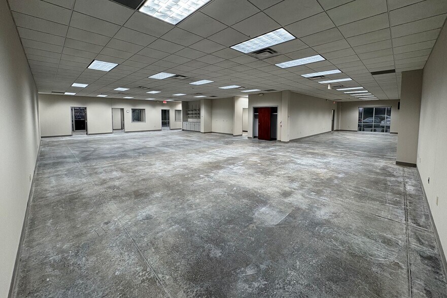 More Photos Of 9925 E 126th St, Fishers Light Manufacturing For Lease