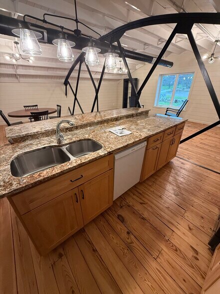 More Photos Of 112 1st St, Perrysville Flex For Lease