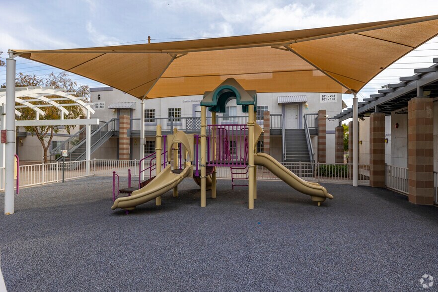 More Photos Of 2302 W Colter St, Phoenix Apartments For Lease