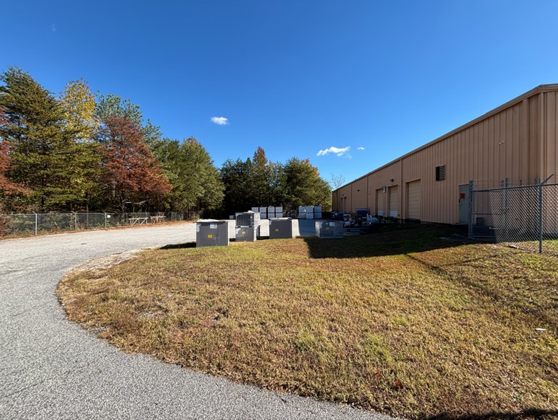 More Photos Of 57 Pelham Davis Cir, Greenville Warehouse For Lease